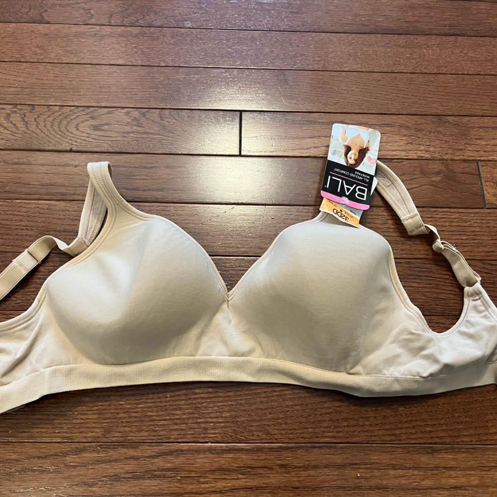 NWT Bali bra 32 DD